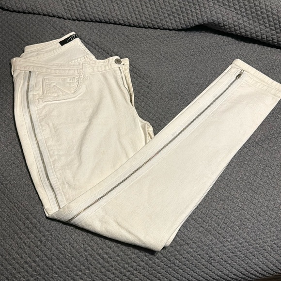 Jeans - Picture 1 of 2